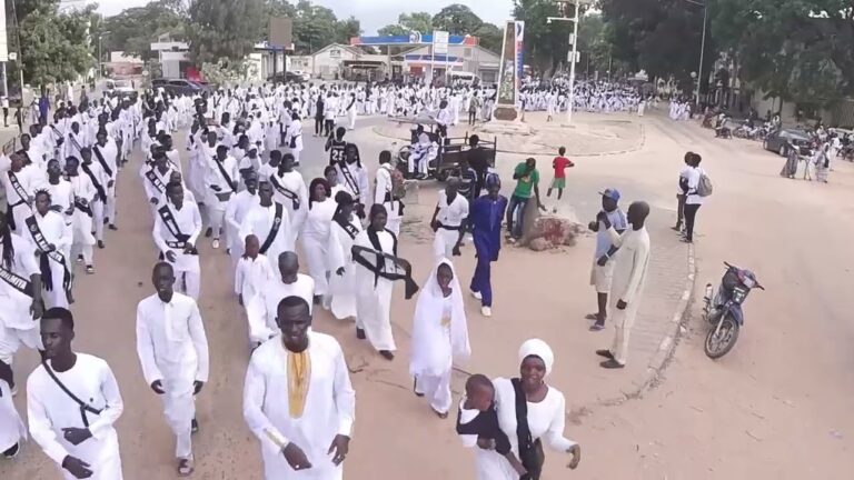 La forte mobilisation des talibés du Général Kara à Thiés malgré l’absence de leur Guide