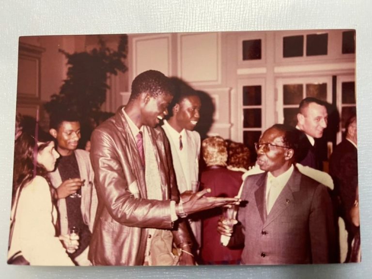 Un hommage au Président SENGHOR que j’ai eu l’honneur d’avoir interviewé en décembre 1986 à Marseille. J’étais juste un jeune stagiaire journaliste à Actuel Son . Radio NOVA . Et pour les mélomanes de jazz voiçi Miles DAVIS 🙏🇸🇳🎈✅