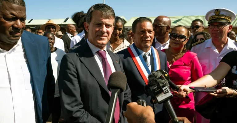 Manuel Valls annonce un projet de loi contre la vie chère en Outre-mer