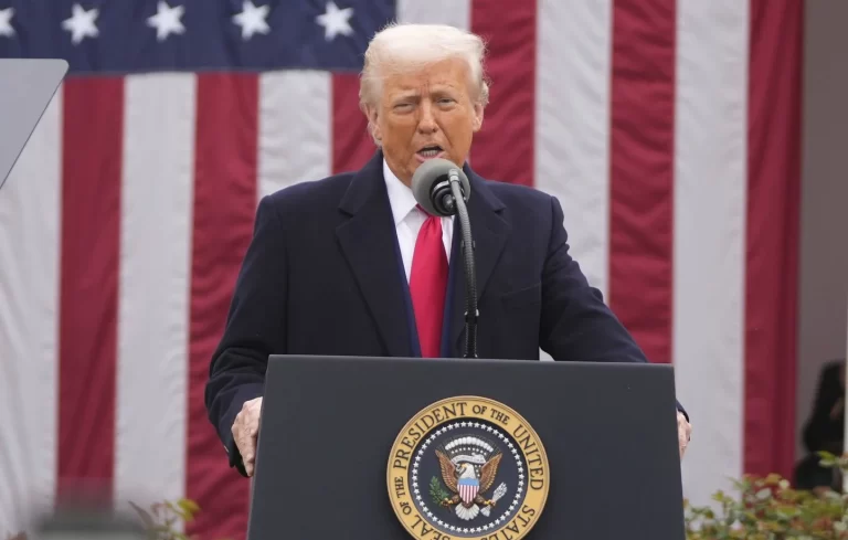 Etats-Unis : « C’est à notre tour de prospérer », Trump impose des droits de douane au monde entier, l’UE ciblée à 20%