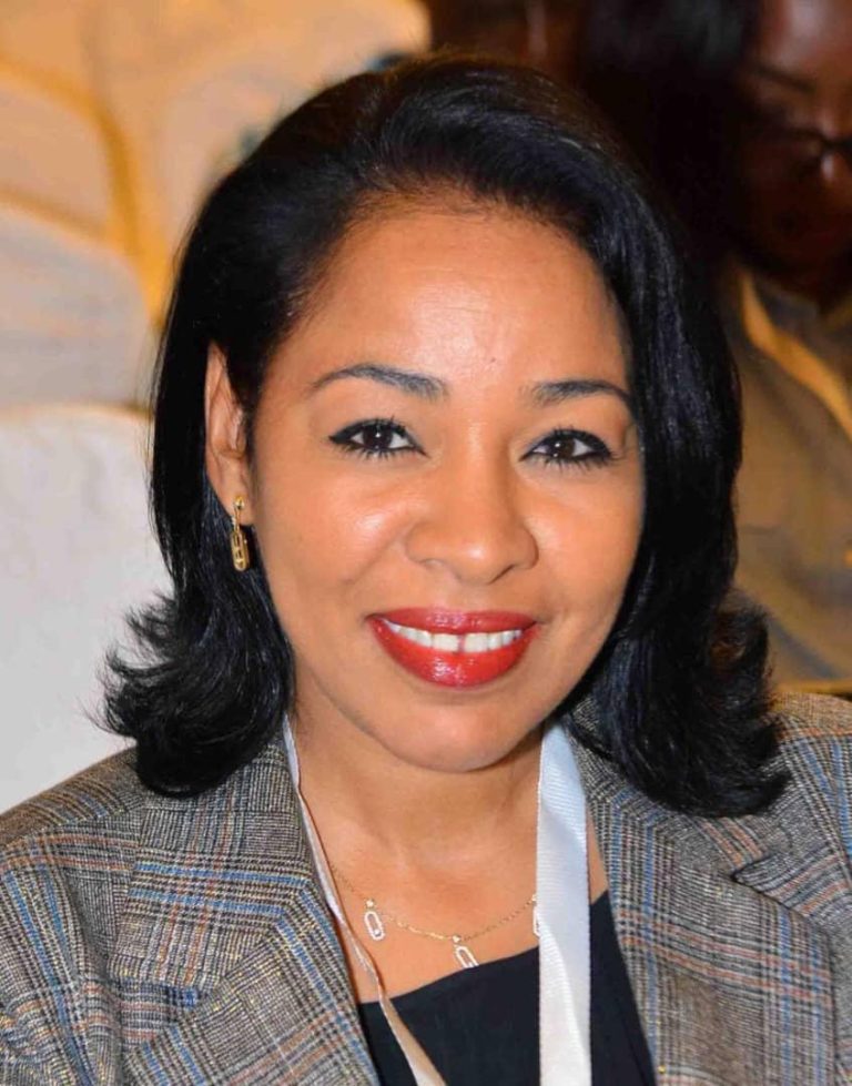 Investissements au Sénégal par Lena SÈNE .